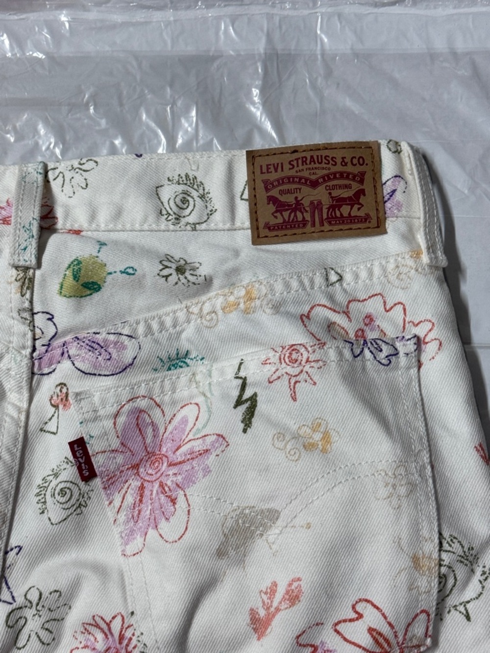 Levi's White Floral Sketch Mid-Rise Straight Jeans - Picture 3 of 4